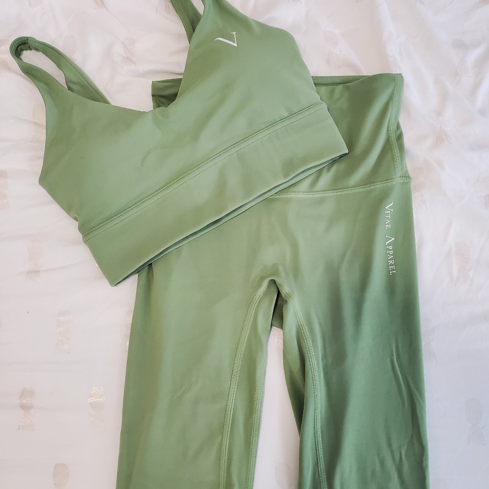 Vitae Apparel Set